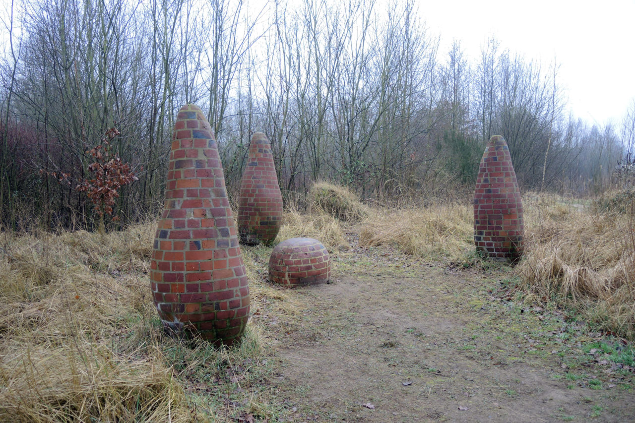 Modern Menhirs (2010 - 2015), Verbeke Foundation, Kemzeke, Belgium, 2017 (Photo: Maarten Vanden Eynde)